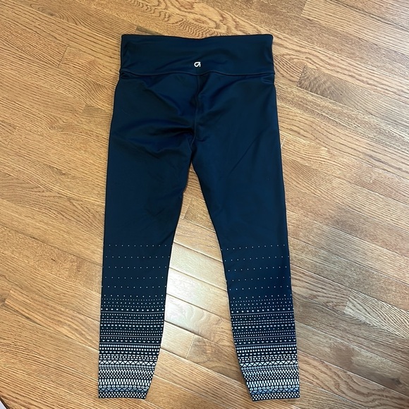 Gap Fit Women’s Black Leggings With White Patterns Size Medium - Picture 2 of 5
